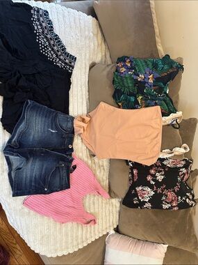 Lot of shorts and tanks 15-20 items